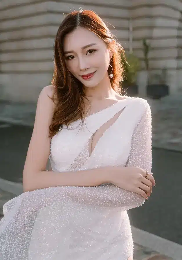 Chloe Leung 4